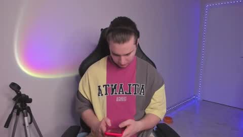 Snapshot of vincent__strong chatting on 02-13-25, 07:45 Vincent Strong online show from 02-13-25, 07:45