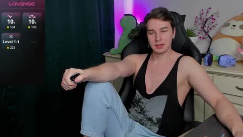 Snapshot of vincent__strong chatting on 09-12-25, 01:11 Vincent Strong online show from 09-12-25, 01:11