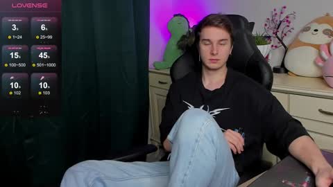 Snapshot of vincent__strong chatting on 09-16-25, 02:18 Vincent Strong online show from 09-16-25, 02:18