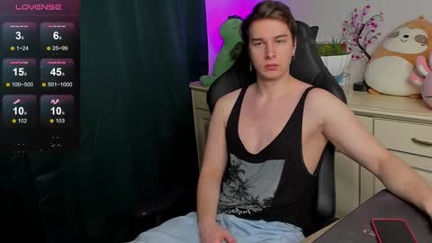 Snapshot of vincent__strong chatting on 09-17-25, 08:16 Vincent Strong online show from 09-17-25, 08:16