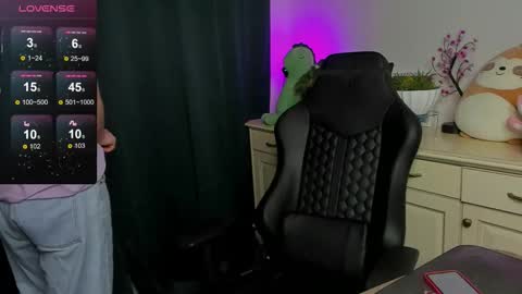 Snapshot of vincent__strong chatting on 09-21-25, 08:16 Vincent Strong online show from 09-21-25, 08:16