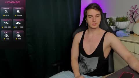 Snapshot of vincent__strong chatting on 09-26-25, 12:09 Vincent Strong online show from 09-26-25, 12:09