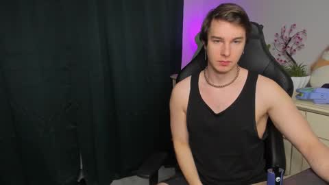 Snapshot of vincent__strong chatting on 11-05-25, 09:20 Vincent Strong online show from 11-05-25, 09:20