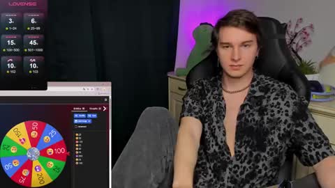 Snapshot of vincent__strong chatting on 11-08-25, 09:09 Vincent Strong online show from 11-08-25, 09:09