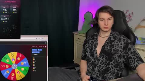 Snapshot of vincent__strong chatting on 11-09-25, 08:23 Vincent Strong online show from 11-09-25, 08:23