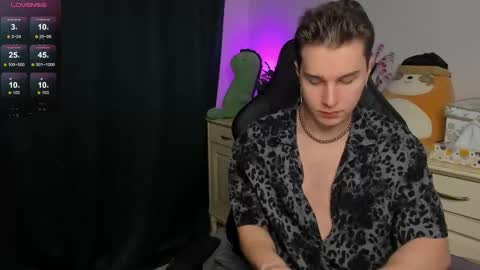 Snapshot of vincent__strong chatting on 12-04-25, 03:49 Vincent Strong online show from 12-04-25, 03:49