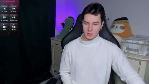 Snapshot of vincent__strong chatting on 12-14-25, 01:44 Vincent Strong online show from 12-14-25, 01:44