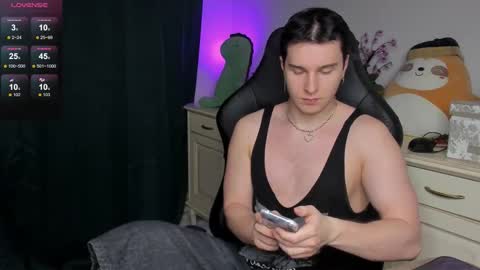 Snapshot of vincent__strong chatting on 12-21-25, 01:40 Vincent Strong online show from 12-21-25, 01:40