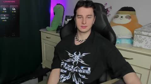 Snapshot of vincent__strong chatting on 01-16-26, 02:32 Vincent Strong online show from 01-16-26, 02:32