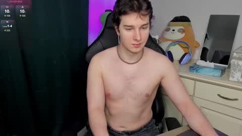 Snapshot of vincent__strong chatting on 02-13-26, 08:43 Vincent Strong online show from 02-13-26, 08:43