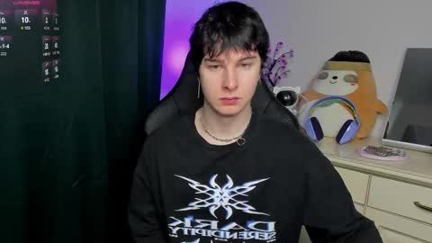 Snapshot of vincent__strong chatting on 02-25-26, 07:51 Vincent Strong online show from 02-25-26, 07:51