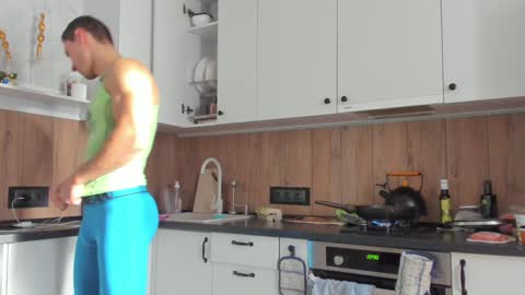 Snapshot of vincent_o chatting on 01-11-25, 08:33 Vincent. uncut 18cm online show from 01-11-25, 08:33