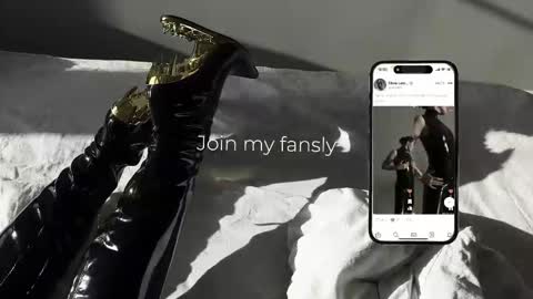 Diva Silvia online show from 12-14-25, 03:28