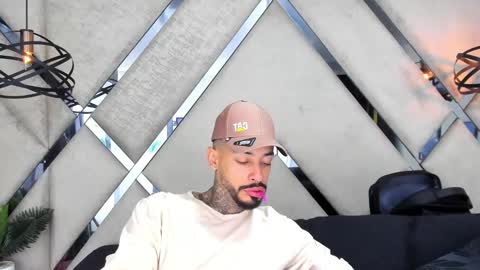 ---Vinzen--- online show from 10-22-25, 04:24