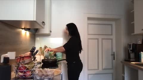 Snapshot of viola_beck chatting on 11-04-25, 12:04 Vio online show from 11-04-25, 12:04