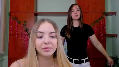 viola_sweet_ online show from 07-19-26, 08:40