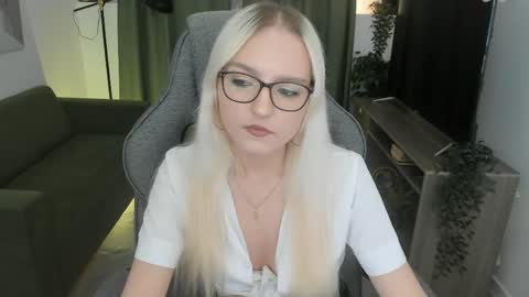 Snapshot of violamore chatting on 04-07-26, 06:08 violamore online show from 04-07-26, 06:08