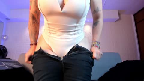 Violett  Everyday From 0530 to 1430 Col Time online show from 01-12-25, 05:44