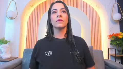 Snapshot of violeet_scottt chatting on 05-18-26, 10:54 Violette online show from 05-18-26, 10:54