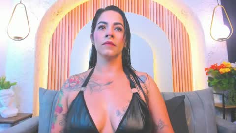 Snapshot of violeet_scottt chatting on 05-29-26, 10:35 Violette online show from 05-29-26, 10:35