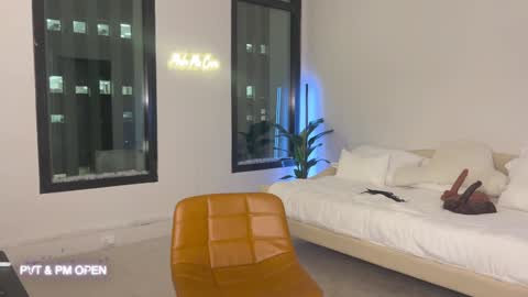 Snapshot of violet6xft chatting on 12-17-24, 02:44 Fantasy Black Girl online show from 12-17-24, 02:44