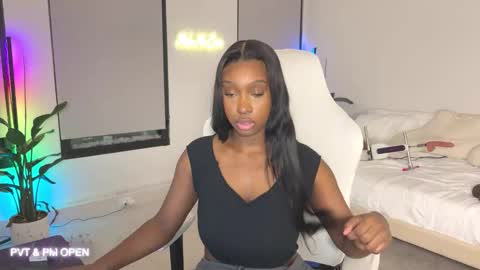 Snapshot of violet6xft chatting on 01-25-25, 12:48 Fantasy Black Girl online show from 01-25-25, 12:48