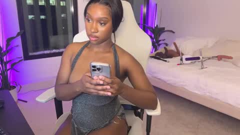 Snapshot of violet6xft chatting on 01-26-25, 05:13 Fantasy Black Girl online show from 01-26-25, 05:13