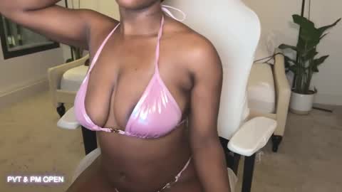 Snapshot of violet6xft chatting on 02-11-25, 02:35 Fantasy Black Girl online show from 02-11-25, 02:35