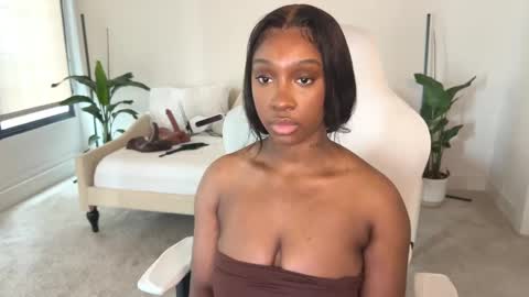 Snapshot of violet6xft chatting on 02-11-25, 08:20 Fantasy Black Girl online show from 02-11-25, 08:20