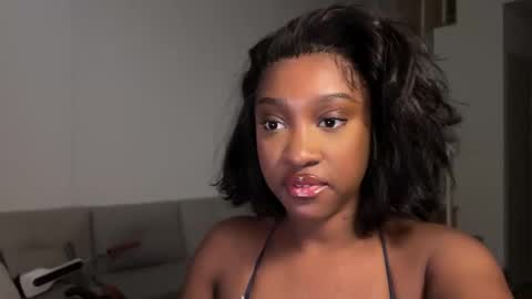 Snapshot of violet6xft chatting on 09-13-25, 03:50 Fantasy Black Girl online show from 09-13-25, 03:50