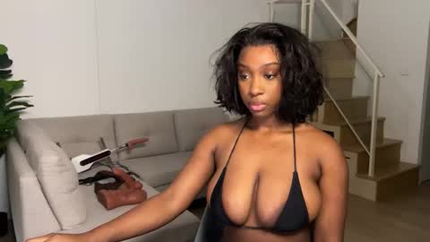 Snapshot of violet6xft chatting on 09-14-25, 05:28 Fantasy Black Girl online show from 09-14-25, 05:28
