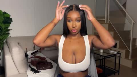 Snapshot of violet6xft chatting on 10-21-25, 06:14 Fantasy Black Girl online show from 10-21-25, 06:14