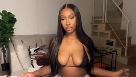 Snapshot of violet6xft chatting on 10-22-25, 05:52 Fantasy Black Girl online show from 10-22-25, 05:52