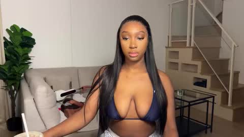 Snapshot of violet6xft chatting on 10-24-25, 05:59 Fantasy Black Girl online show from 10-24-25, 05:59