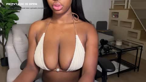 Snapshot of violet6xft chatting on 02-19-26, 05:25 Fantasy Black Girl online show from 02-19-26, 05:25
