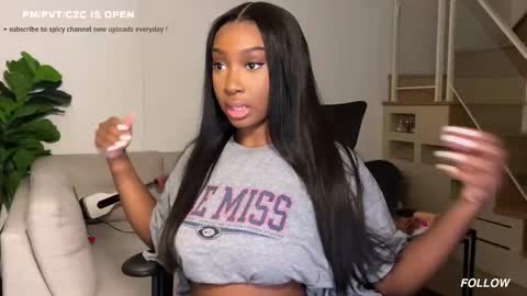 Snapshot of violet6xft chatting on 02-26-26, 07:40 Fantasy Black Girl online show from 02-26-26, 07:40