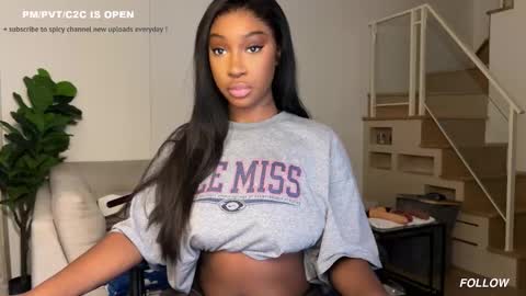 Snapshot of violet6xft chatting on 03-05-26, 06:53 Fantasy Black Girl online show from 03-05-26, 06:53