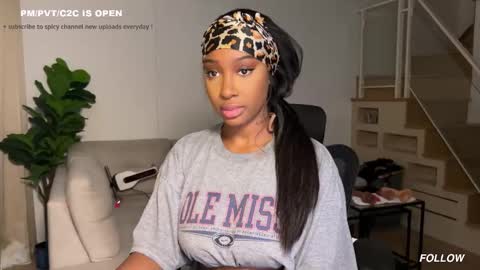 Snapshot of violet6xft chatting on 03-08-26, 07:12 Fantasy Black Girl online show from 03-08-26, 07:12