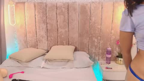 Violeta online show from 11-19-25, 01:55