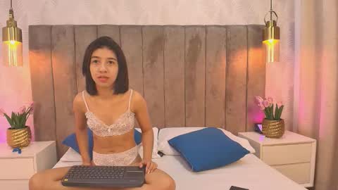 Violeta online show from 12-15-25, 01:04