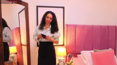 Snapshot of violet__15 chatting on 06-10-26, 12:26 violet__15 online show from 06-10-26, 12:26