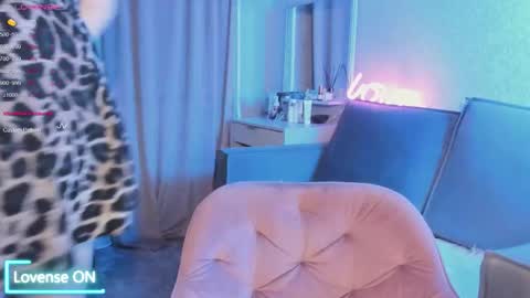 Snapshot of violet____h chatting on 10-18-25, 07:25 violet____h online show from 10-18-25, 07:25