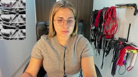 Snapshot of violet_bdsmx chatting on 01-04-25, 08:27 Kim online show from 01-04-25, 08:27