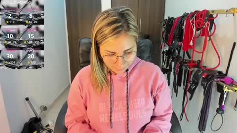 Snapshot of violet_bdsmx chatting on 01-06-25, 08:07 Kim online show from 01-06-25, 08:07