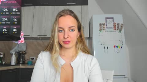 Snapshot of violet_blue_eyes chatting on 12-10-24, 01:44 Violet online show from 12-10-24, 01:44