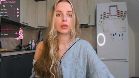 Snapshot of violet_blue_eyes chatting on 02-05-25, 01:33 Violet online show from 02-05-25, 01:33