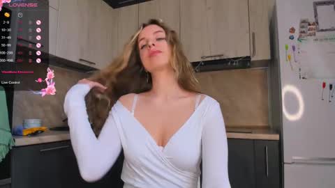 Snapshot of violet_blue_eyes chatting on 02-24-25, 01:53 Violet online show from 02-24-25, 01:53