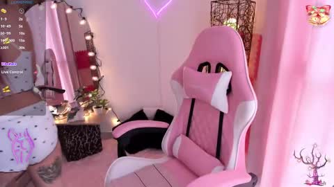 Snapshot of violet_ch chatting on 12-30-24, 04:40 violet online show from 12-30-24, 04:40