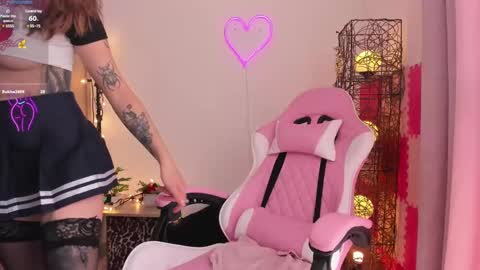Snapshot of violet_ch chatting on 02-25-25, 05:04 violet online show from 02-25-25, 05:04