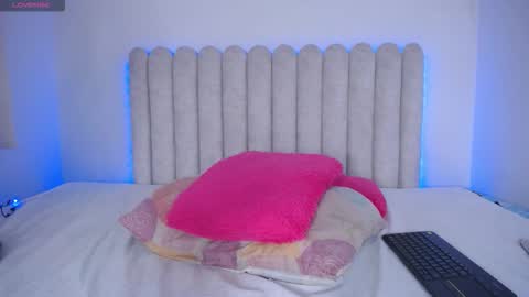 Snapshot of violet_giraldo chatting on 03-05-26, 11:34 violet_giraldo online show from 03-05-26, 11:34